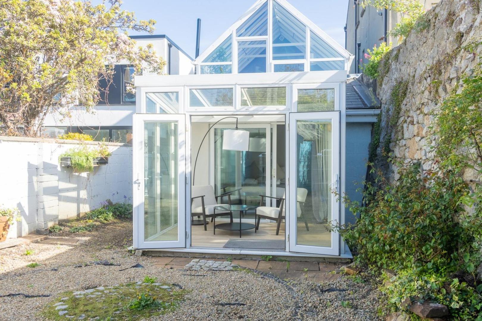 Guestready - Modernised Cottage In Monkstown Dublin Exterior photo